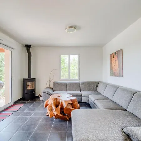 Villa Quaint In Aquitaine With Swimming Pool *