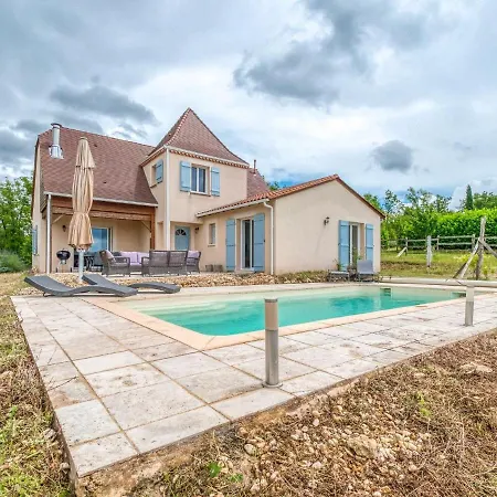 Villa Quaint In Aquitaine With Swimming Pool *