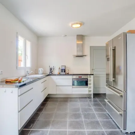 Quaint In Aquitaine With Swimming Pool *