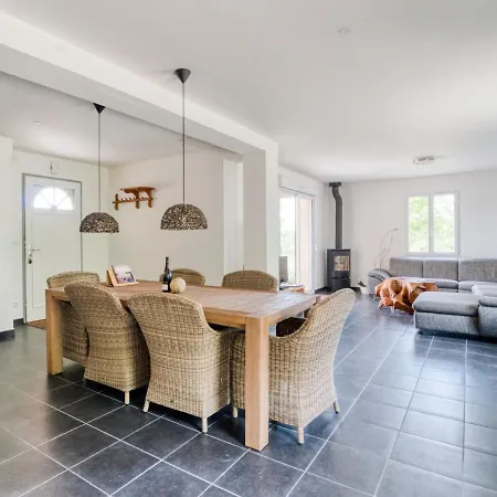 Quaint In Aquitaine With Swimming Pool Saint-Alvere